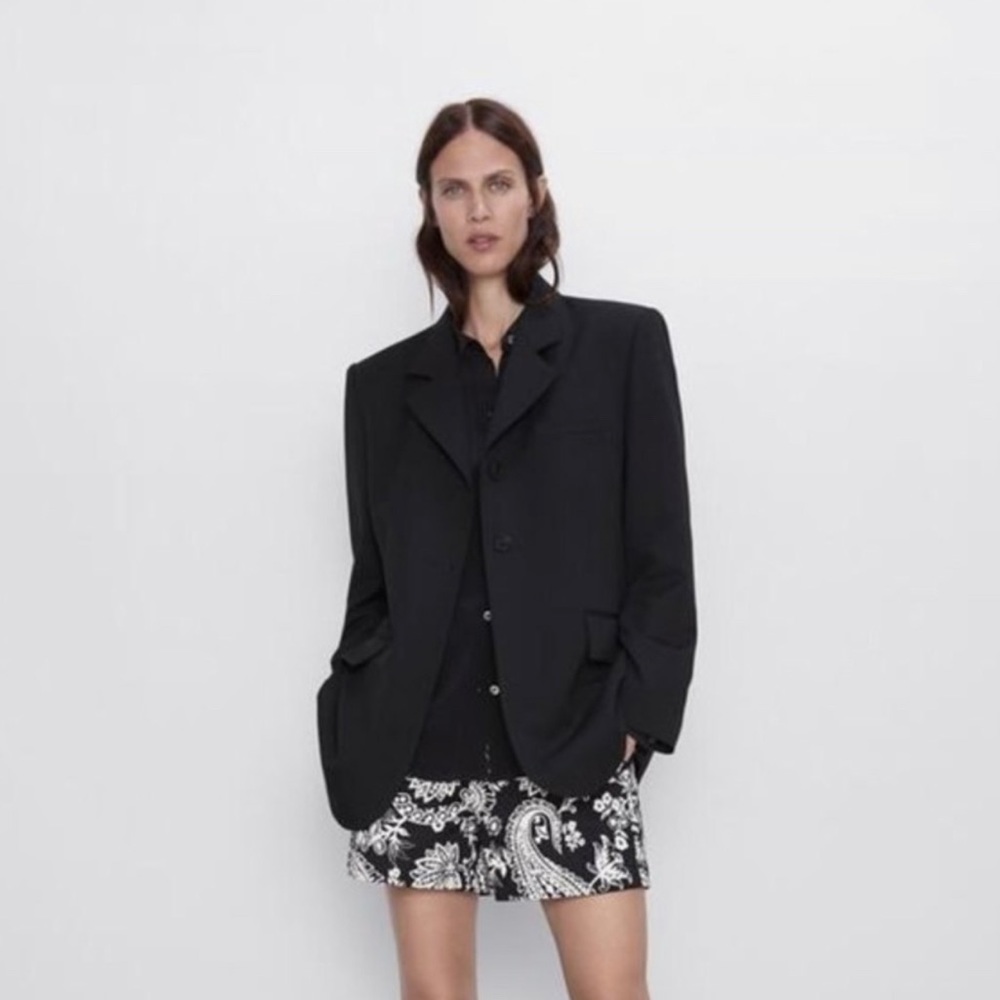 Likeβ New! Zara Floral Paisley Print Shorts Black/White Cute Business Casual M - Picture 2 of 16